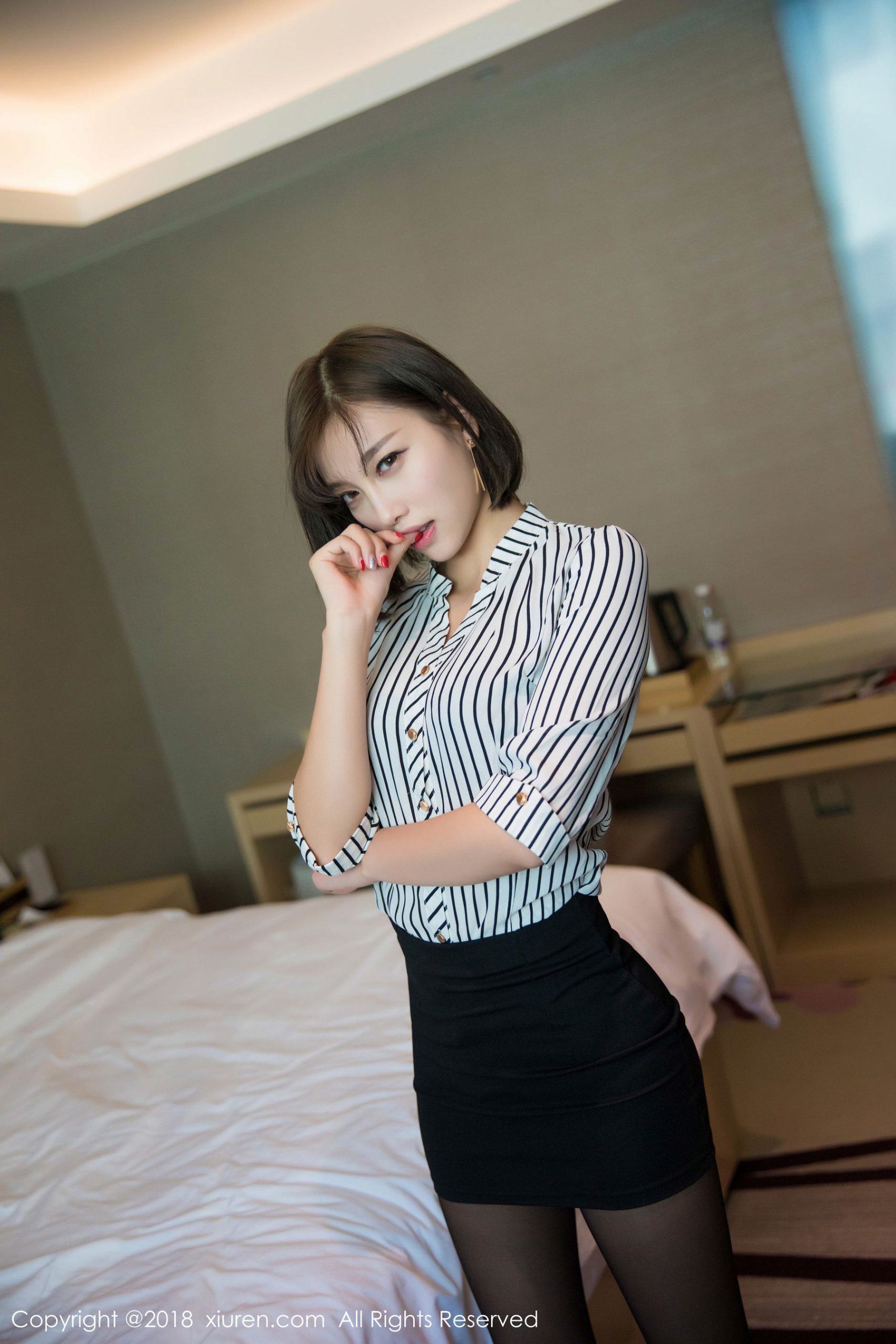 Yang Chenchen sugar "Black Silk Legs" [秀人XIUREN] No.1013